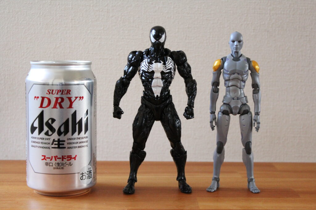 シンビオート・スパイダーマンと東亜重工 合成人間と350ml缶の大きさ比較